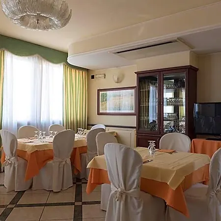 Stella 2000 Hotel 3*