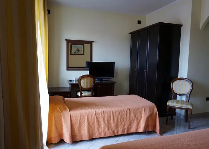 Hotell Stella 2000 3*